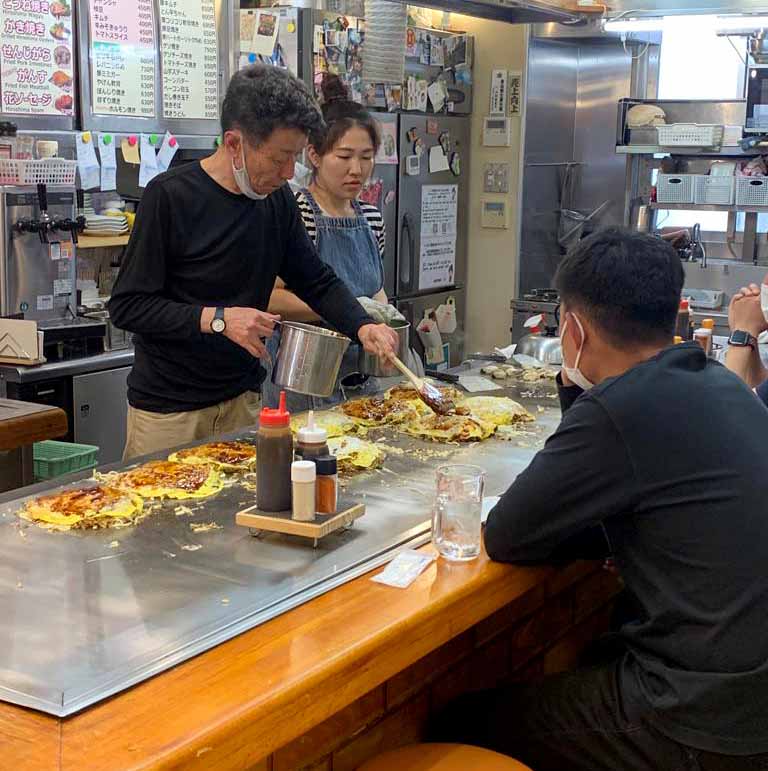 Okonomimura el paraíso del okonomiyaki en Hiroshima